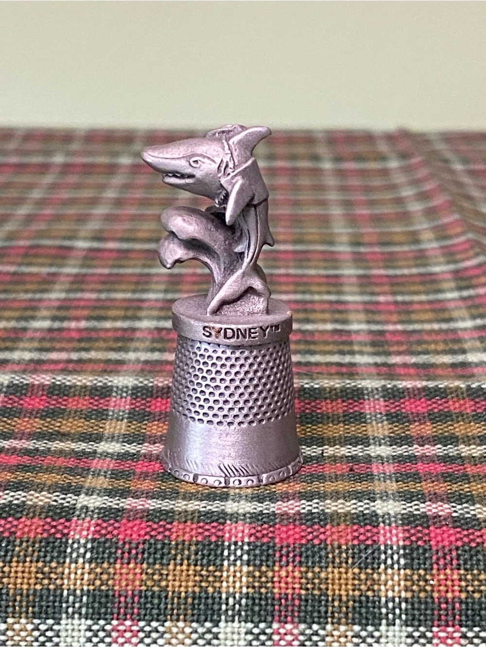 Vintage Pewter souvenir thimble from Sea world (D-2)